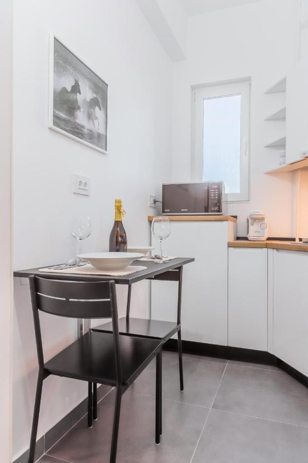 New Studio Carturesti - City Center Bukarest Exterior foto